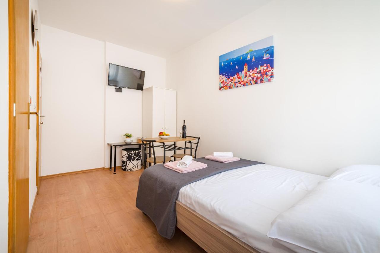 And Apartment *